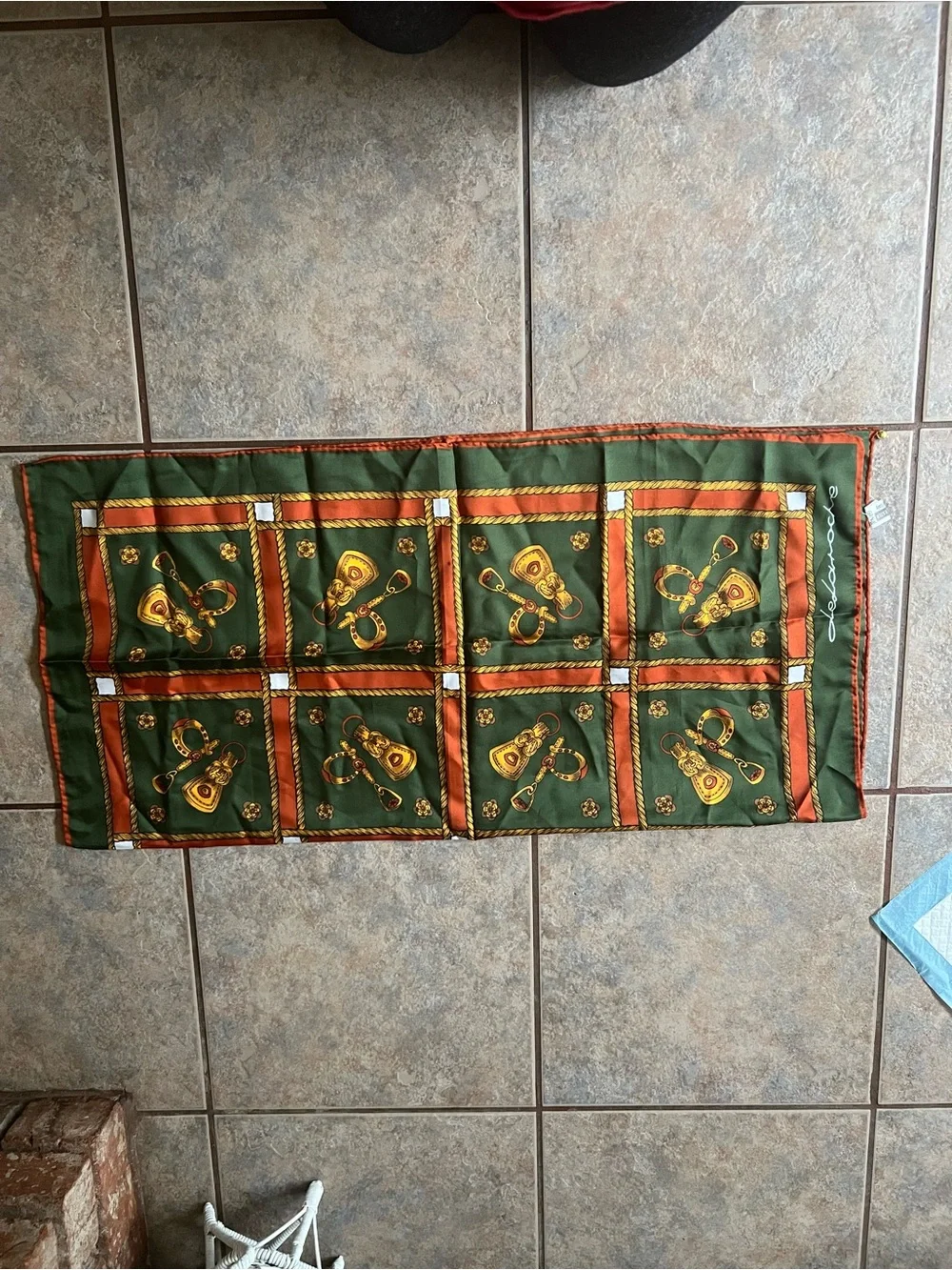 Vintage italiana Green & Gold Equestrian Print Silk Scarf